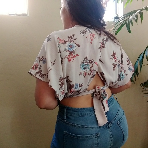 Flower Blouse - Picture 2 of 3